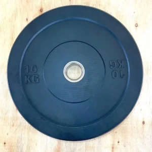 Discos bumper negro de 10 kg con anillo central de acero.