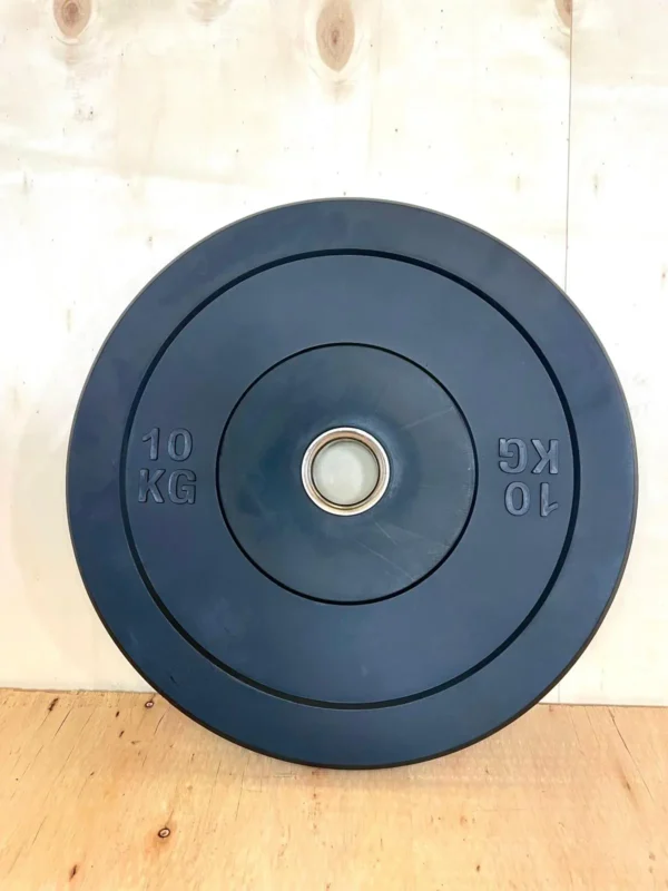 Disco bumper de 10 kg de Fit Fitness listo para entrenar.