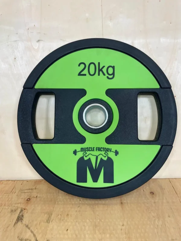 Disco olímpico de 2 agarres de 20 kg con recubrimiento de poliuretano verde.