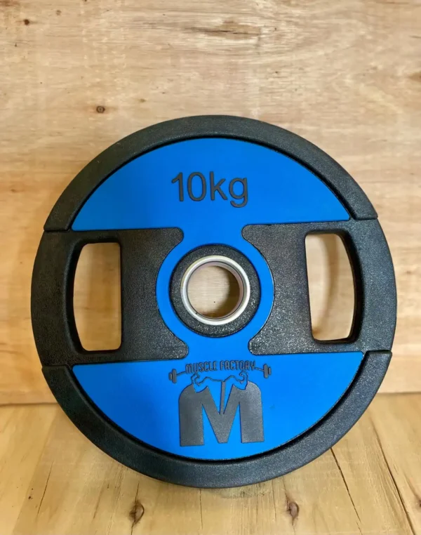 Disco de pesas olímpico de 10 kg en color azul con dos agarres.