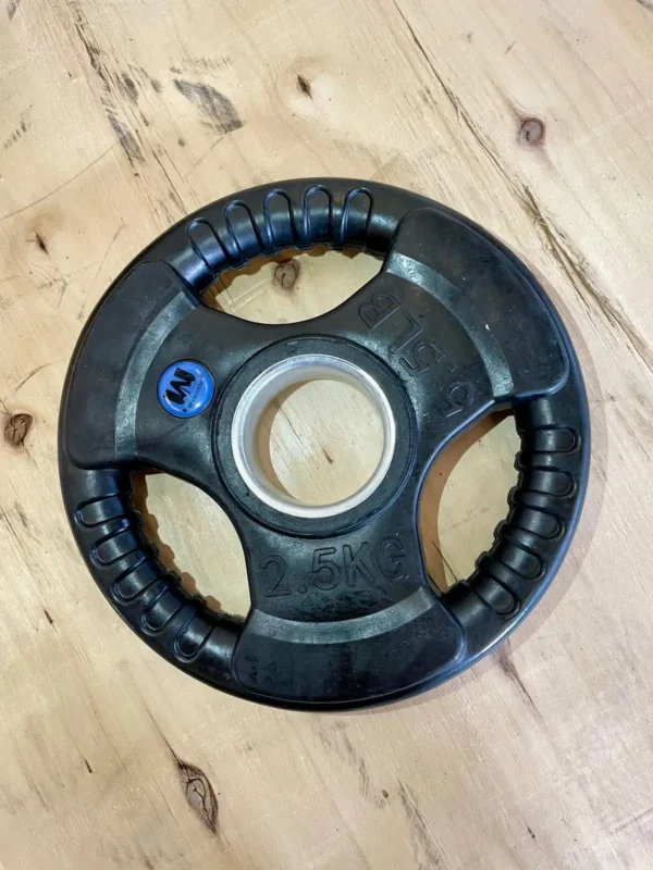 Disco Olímpico con 3 Agarres de 2.5 kg de goma.