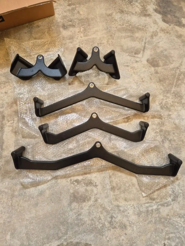Set de agarres polea profesionales de Fit Fitness, para entrenamiento de fuerza.